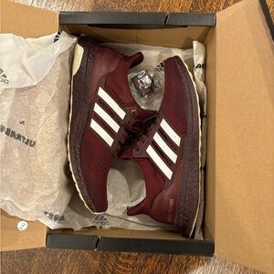 Adidas Ultraboost Running Shoes - Burgundy. Collegiate series